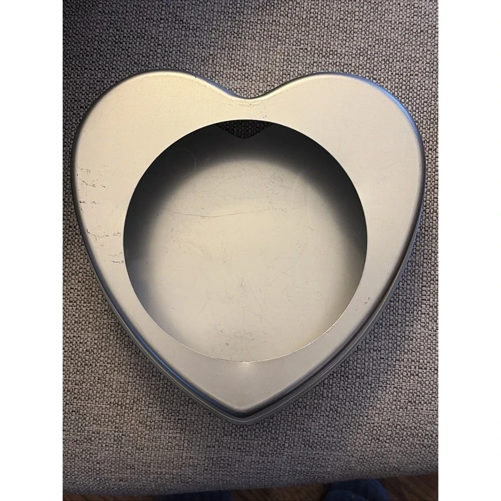 Vintage 1990 WILTON Heart Cake Pan 9 1/2